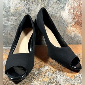 ELLEN TRACY Heels Womens Size 10 M Black Patent Leather Peep Toe Stilettos EUC